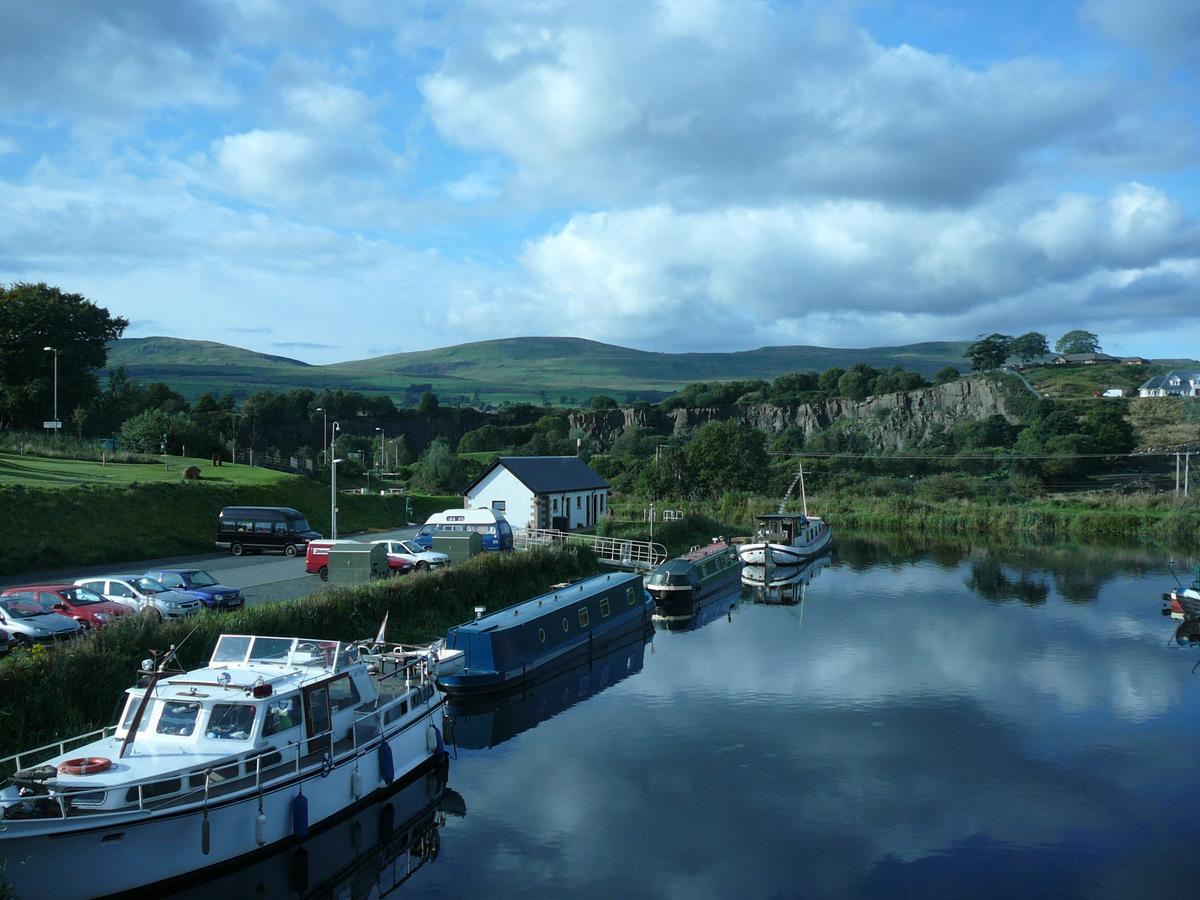 Hotel The Boat House à Kilsyth Extérieur photo