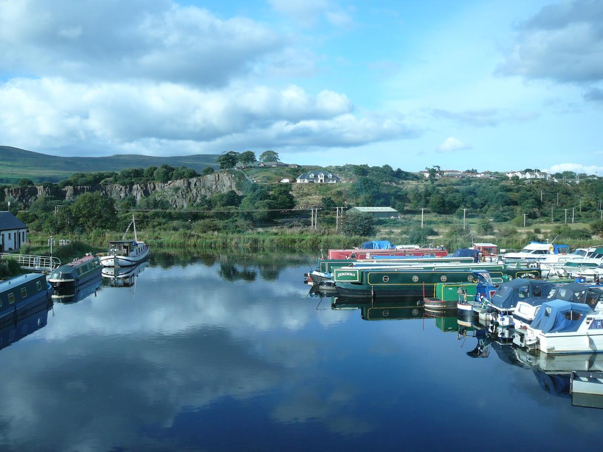 Hotel The Boat House à Kilsyth Extérieur photo
