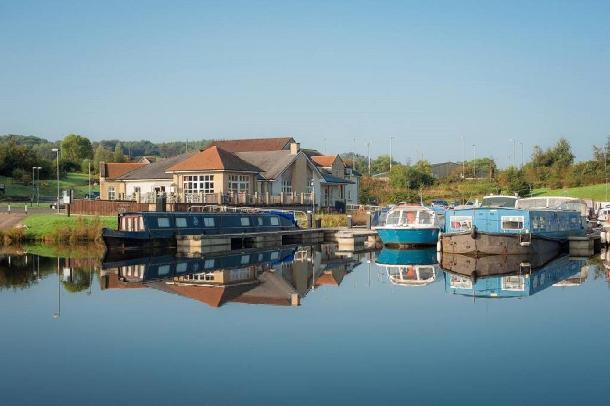 Hotel The Boat House à Kilsyth Extérieur photo
